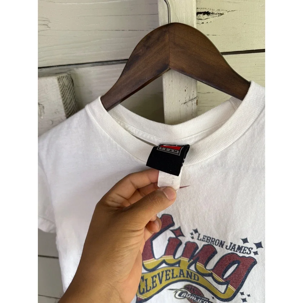 Nike LeBron James King Cleveland Cavaliers T-Shirt Kids Small White Graphic Tee